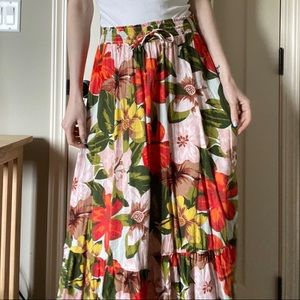 Floral maxi skirt 🌸